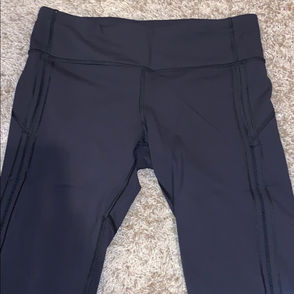 Lululemon Black Mesh & Net Crop Size 6 - image 3